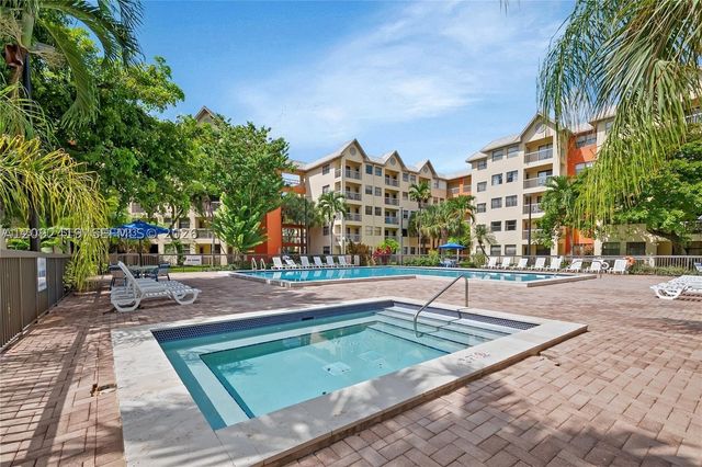 8290 Lake Dr 112, Doral, FL 33166