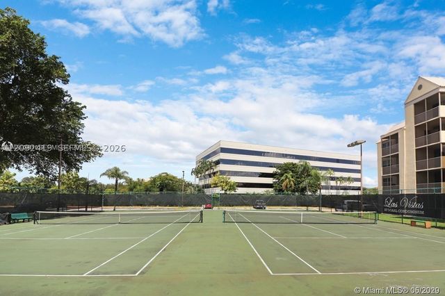 8290 Lake Dr 112, Doral, FL 33166
