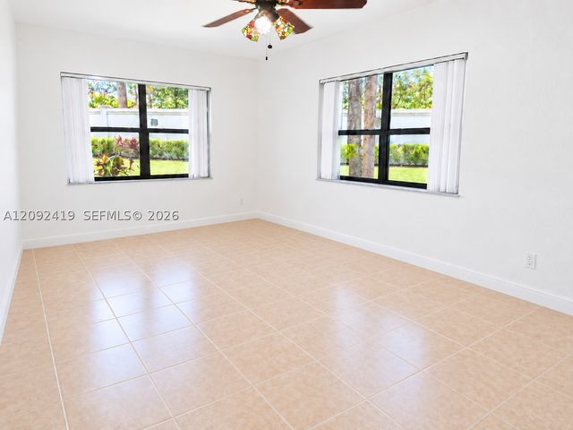 8290 Lake Dr 112, Doral, FL 33166