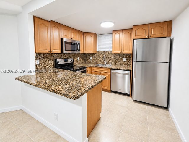 8290 Lake Dr 112, Doral, FL 33166
