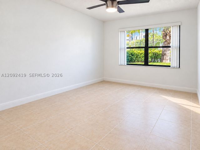 8290 Lake Dr 112, Doral, FL 33166