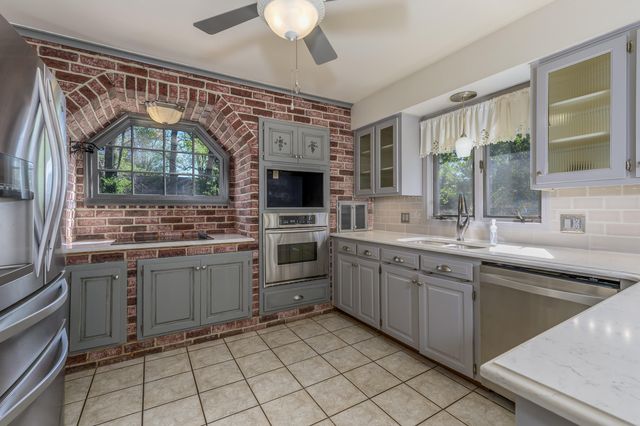 4158 E Linwood Street, Springfield, MO 65809