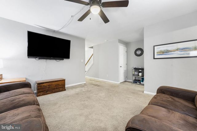 28 WOODCREST CT, Newark, DE 19702