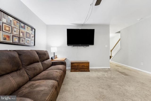 28 WOODCREST CT, Newark, DE 19702