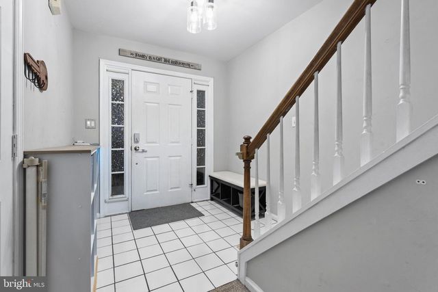 28 WOODCREST CT, Newark, DE 19702