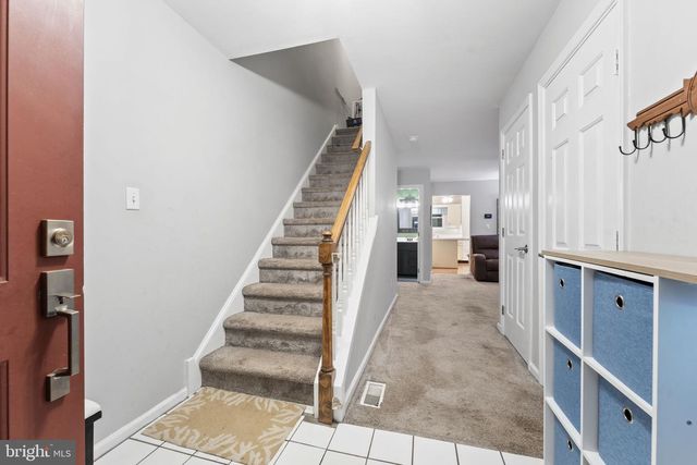 28 WOODCREST CT, Newark, DE 19702