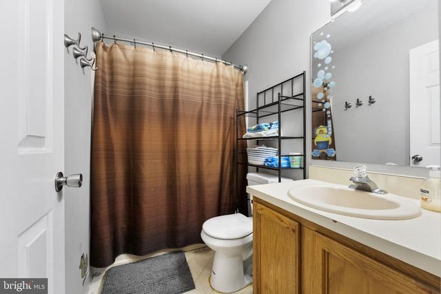 28 WOODCREST CT, Newark, DE 19702