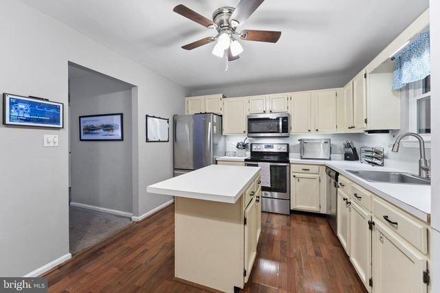 28 WOODCREST CT, Newark, DE 19702