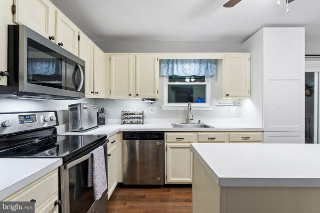 28 WOODCREST CT, Newark, DE 19702