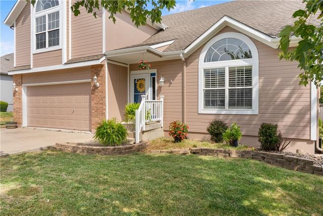 4413 SW Hillside Drive, Lee's Summit, MO 64082