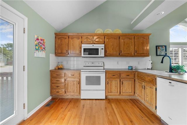 4413 SW Hillside Drive, Lee's Summit, MO 64082