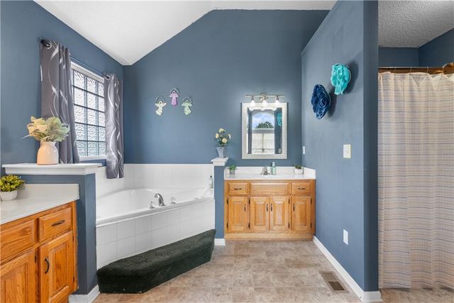 4413 SW Hillside Drive, Lee's Summit, MO 64082