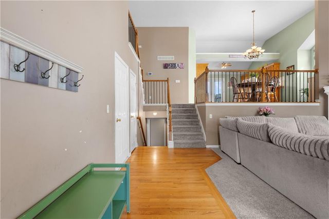 4413 SW Hillside Drive, Lee's Summit, MO 64082