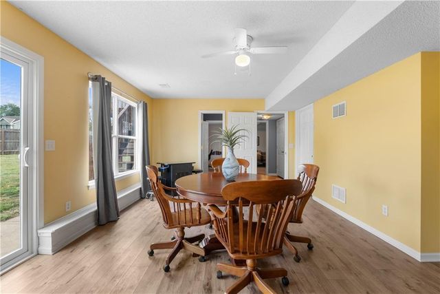 4413 SW Hillside Drive, Lee's Summit, MO 64082
