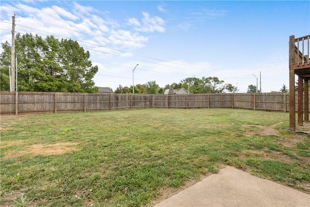 4413 SW Hillside Drive, Lee's Summit, MO 64082