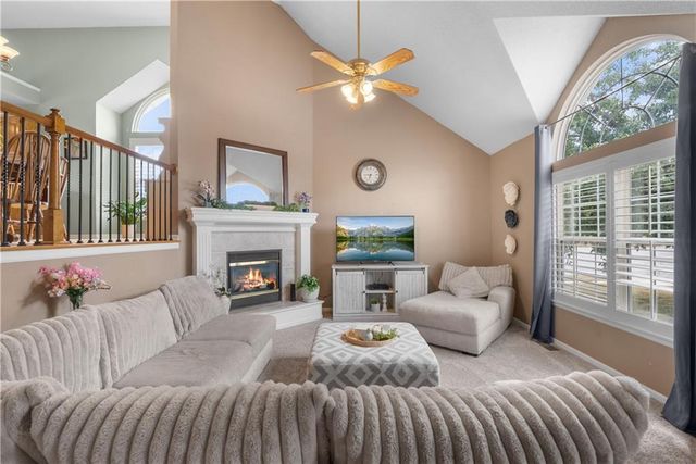 4413 SW Hillside Drive, Lee's Summit, MO 64082