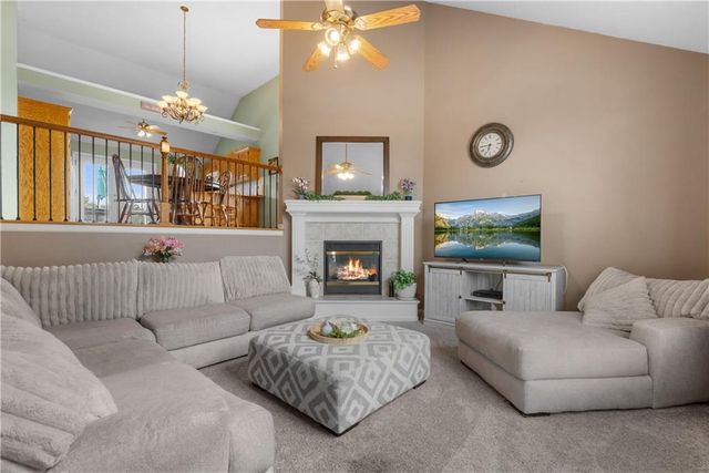 4413 SW Hillside Drive, Lee's Summit, MO 64082