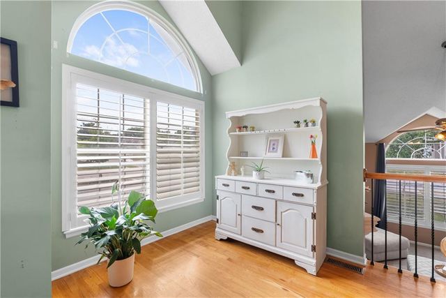 4413 SW Hillside Drive, Lee's Summit, MO 64082