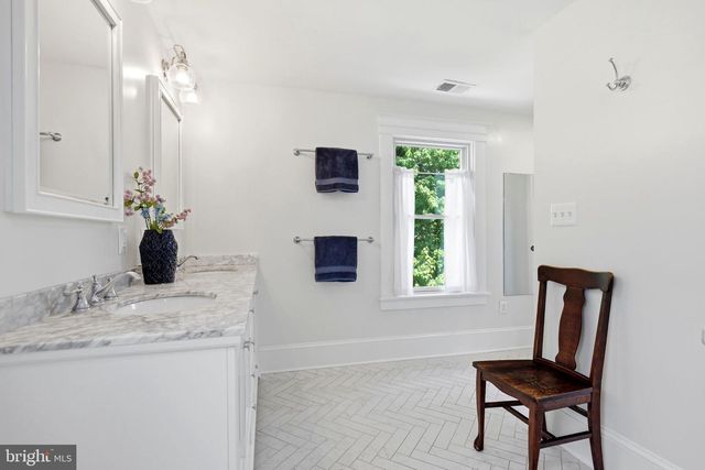 39423 IRISH CORNER RD, Lovettsville, VA 20180