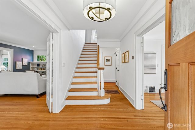 5248 17th Avenue NE, Seattle, WA 98105