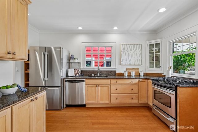 5248 17th Avenue NE, Seattle, WA 98105