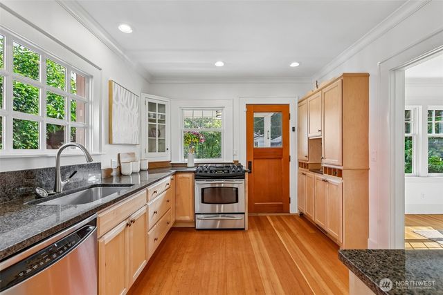 5248 17th Avenue NE, Seattle, WA 98105