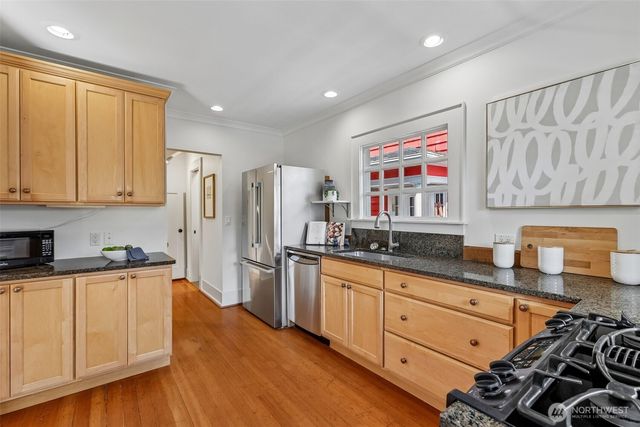 5248 17th Avenue NE, Seattle, WA 98105