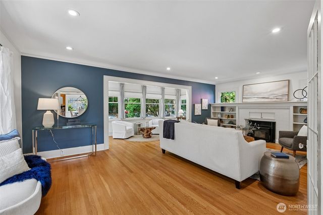 5248 17th Avenue NE, Seattle, WA 98105