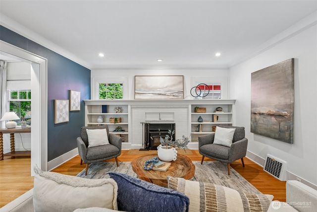 5248 17th Avenue NE, Seattle, WA 98105