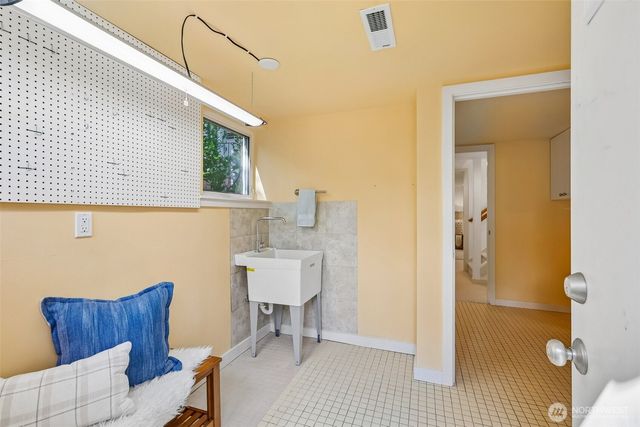 5248 17th Avenue NE, Seattle, WA 98105