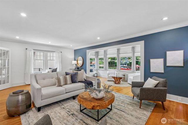 5248 17th Avenue NE, Seattle, WA 98105