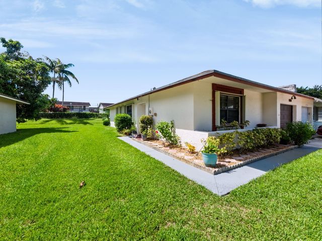 4948 Regina Court, West Palm Beach, FL 33415