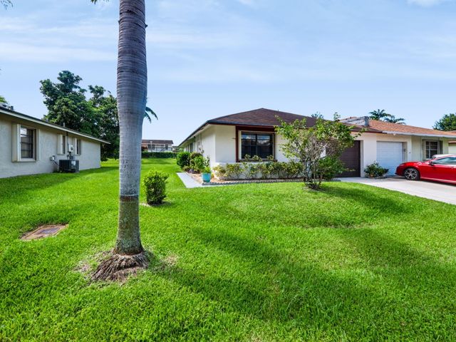 4948 Regina Court, West Palm Beach, FL 33415
