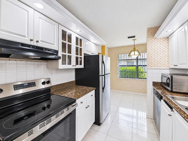 4948 Regina Court, West Palm Beach, FL 33415