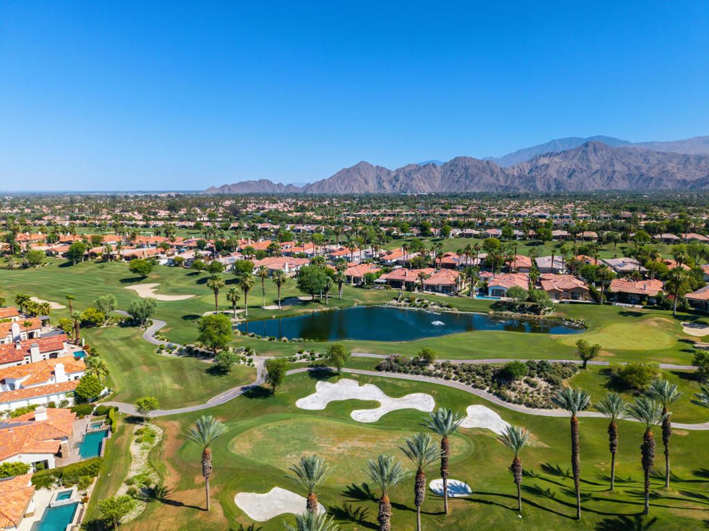 Image 10 of property listing at 411 Tomahawk Drive, Palm Desert, CA 92211