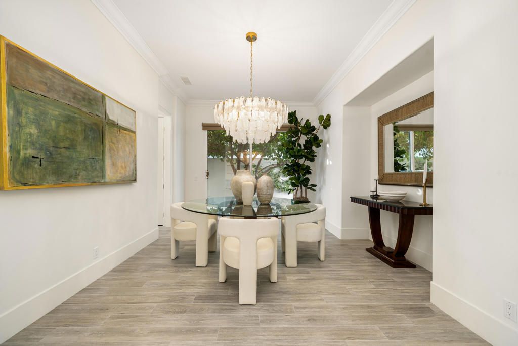 Image 13 of property listing at 411 Tomahawk Drive, Palm Desert, CA 92211
