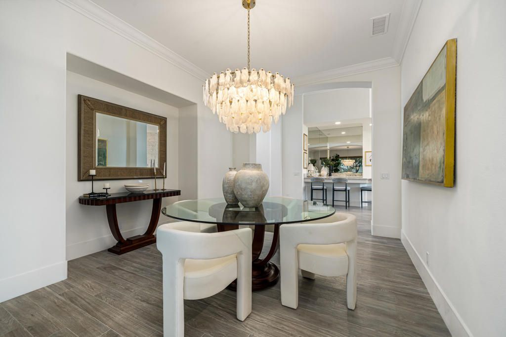 Image 14 of property listing at 411 Tomahawk Drive, Palm Desert, CA 92211