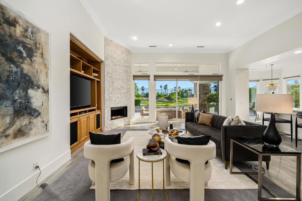 Image 17 of property listing at 411 Tomahawk Drive, Palm Desert, CA 92211