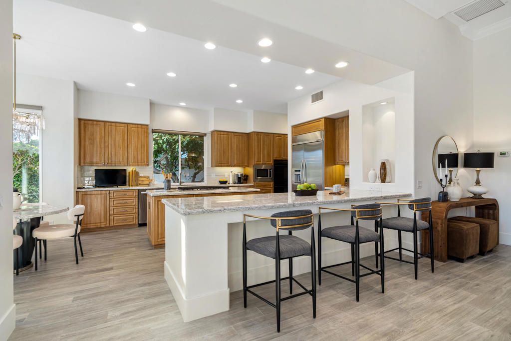 Image 18 of property listing at 411 Tomahawk Drive, Palm Desert, CA 92211