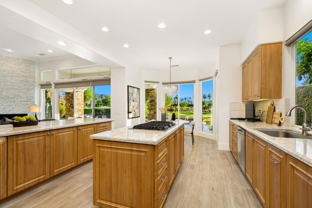 Image 20 of property listing at 411 Tomahawk Drive, Palm Desert, CA 92211