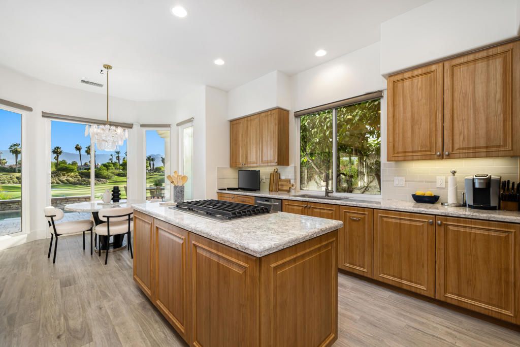 Image 21 of property listing at 411 Tomahawk Drive, Palm Desert, CA 92211