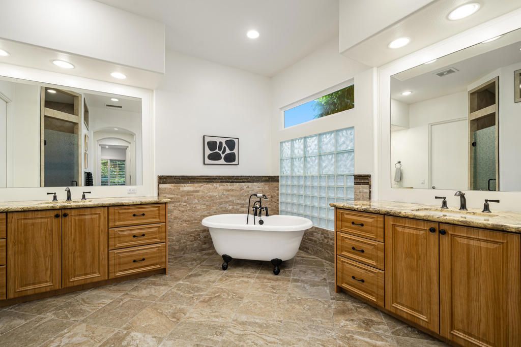 Image 24 of property listing at 411 Tomahawk Drive, Palm Desert, CA 92211