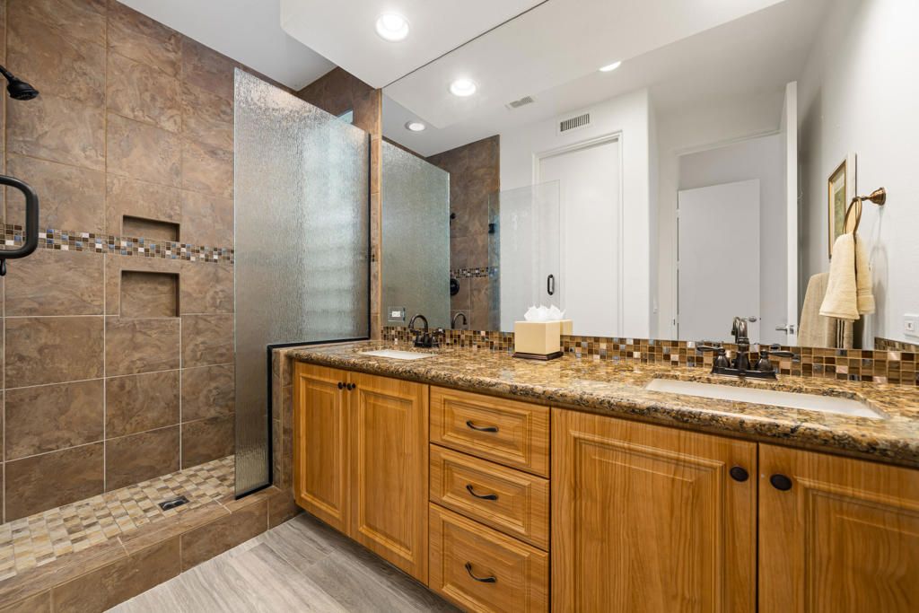 Image 27 of property listing at 411 Tomahawk Drive, Palm Desert, CA 92211