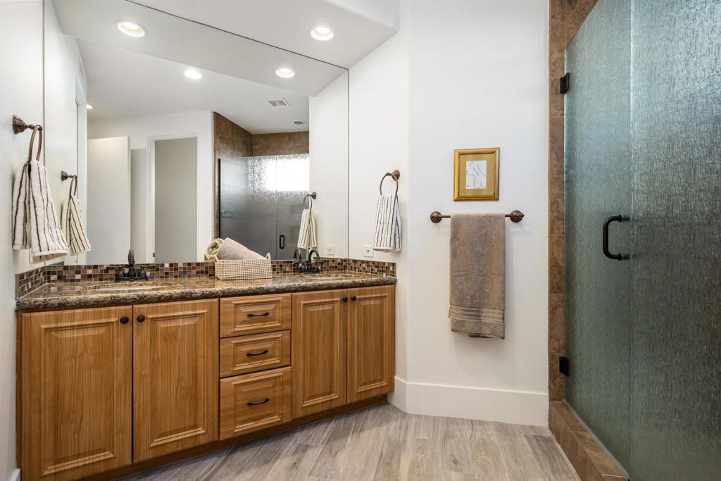 Image 29 of property listing at 411 Tomahawk Drive, Palm Desert, CA 92211