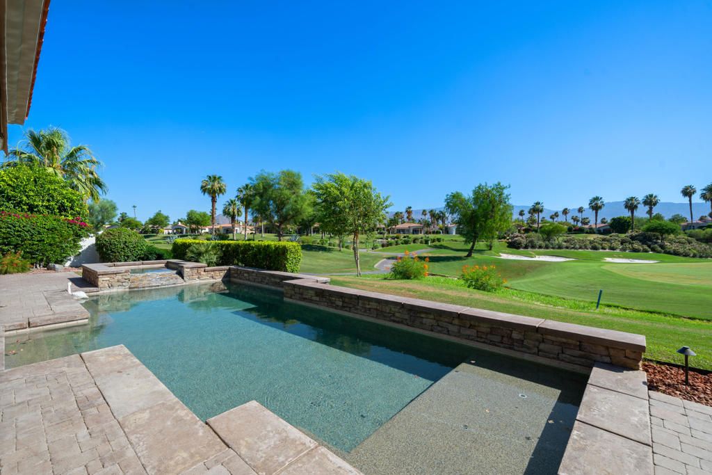 Image 9 of property listing at 411 Tomahawk Drive, Palm Desert, CA 92211
