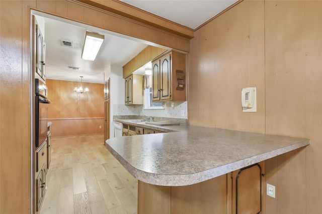 214 Jill Ann Drive, Burleson, TX 76028