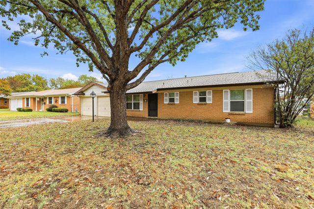 214 Jill Ann Drive, Burleson, TX 76028