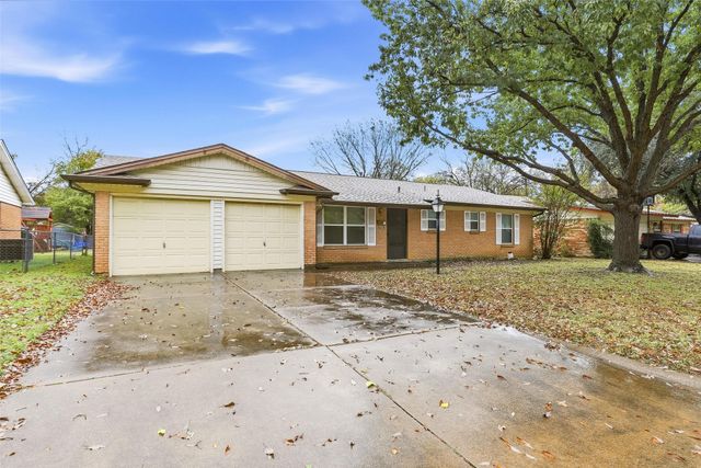 214 Jill Ann Drive, Burleson, TX 76028