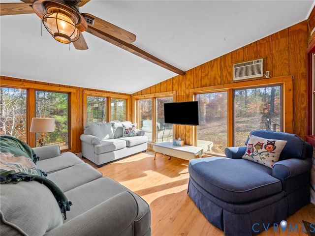 837 Briery Hills Dr, Meherrin, VA 23954