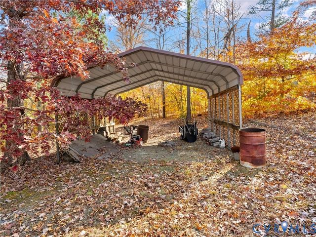 837 Briery Hills Dr, Meherrin, VA 23954